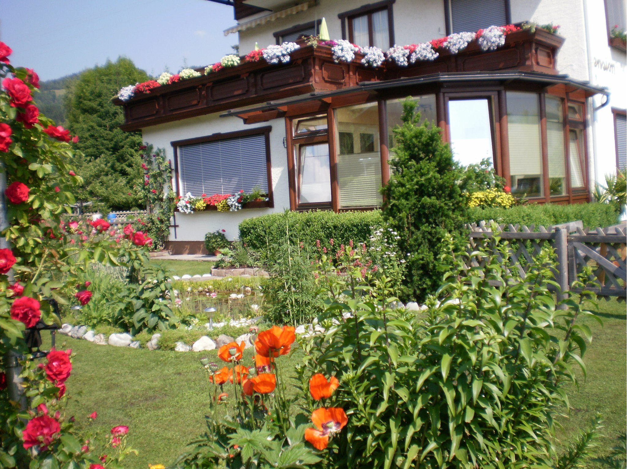 Frühstückspension: Gartenanlage mit kleinem Biotop - Pension Leyrer