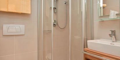 Pensionen - Ossiach - Badezimmer Doppelzimmer - Happy Lake by Thomas Strugger