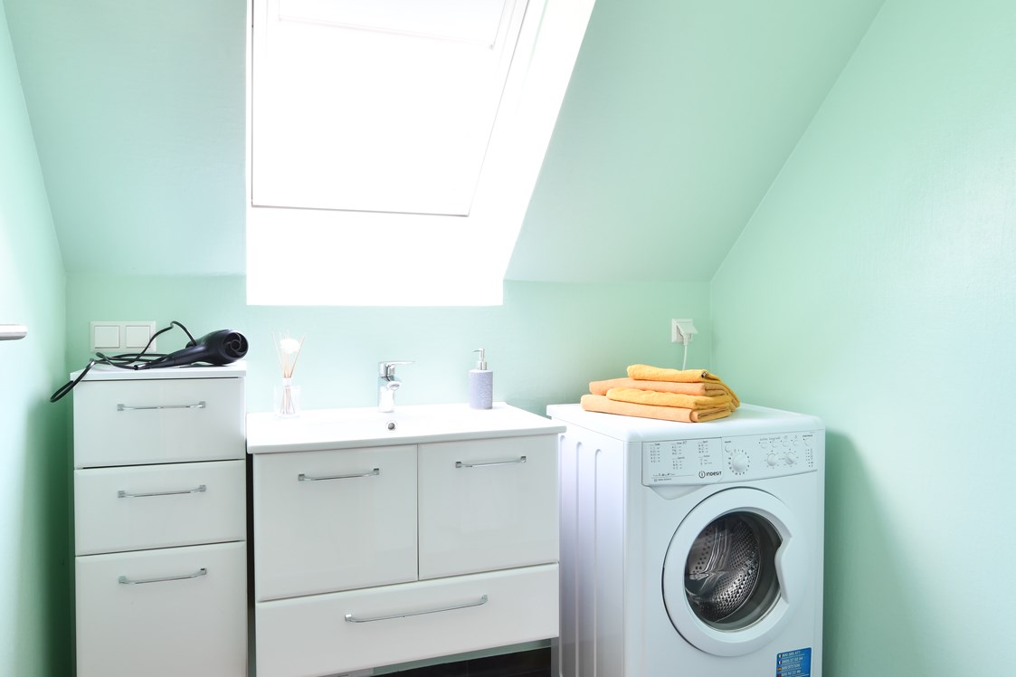 Frühstückspension: Badezimmer im Studio -  mit Waschmaschine und Dusche - Posthostel Lavamünd