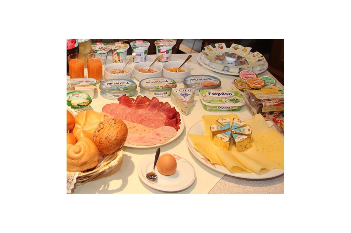 Frühstückspension: Frühstücksbuffet - nahrhaft und gut - Haus Sarah