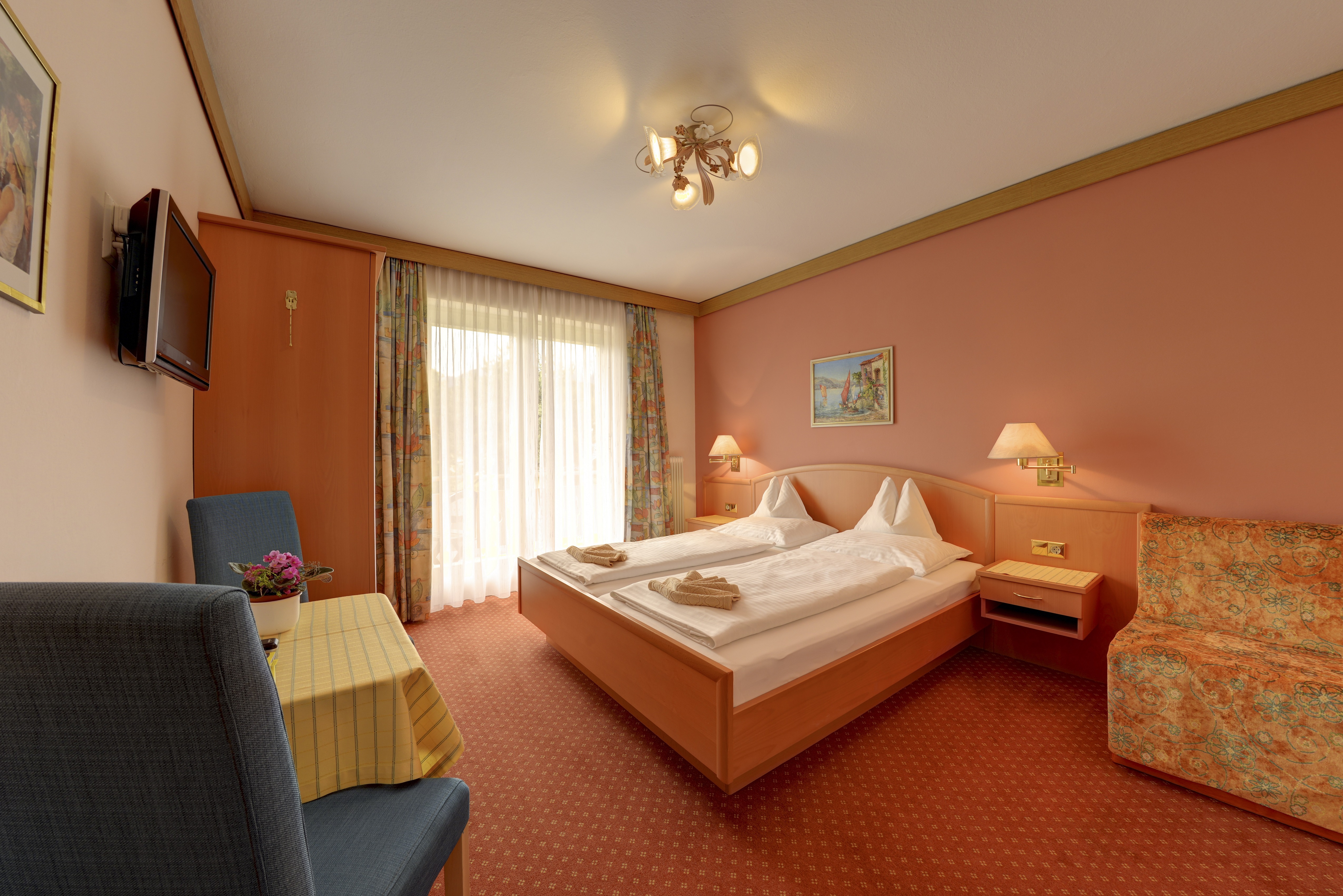 Pensionen - Rattendorf - Unsere gemütlich eingerichteten Doppelzimmer mit Balkon, Dusche/WC und SAT/TV - Frühstückspension Golker