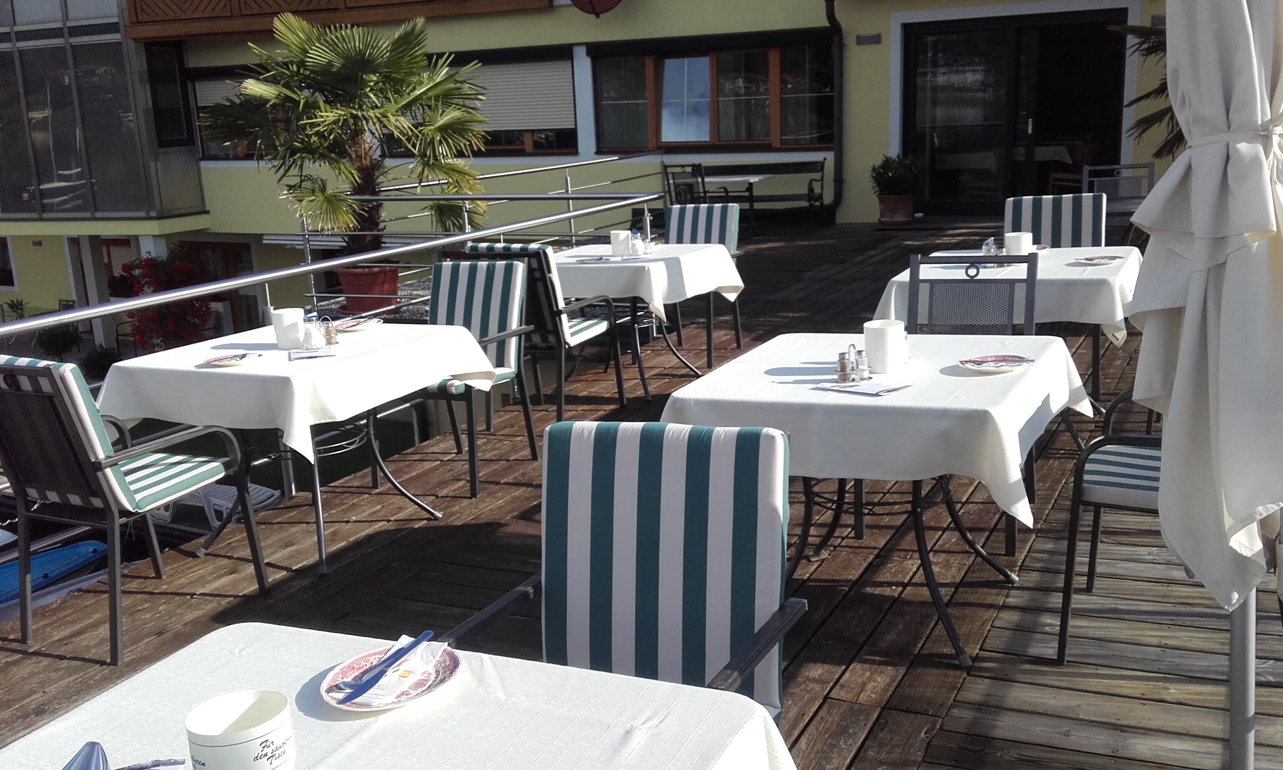 Pensionen - Rattendorf - Frühstücksterrasse  - Seehaus Schirg