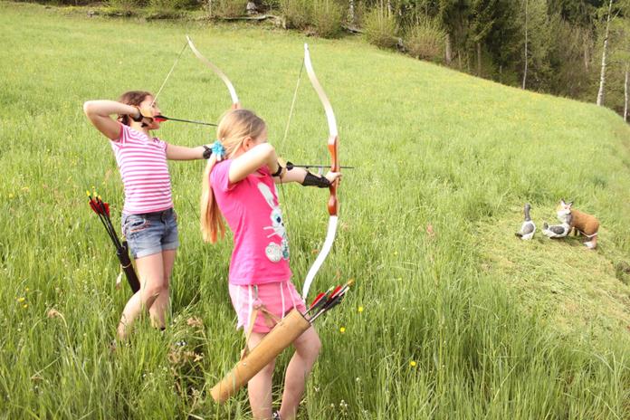 Frühstückspension: Bogenschießen auf dem gleich neben unserer Waldpension liegenden 3-D-Bogenparcours.
Ein Spaß für jung und alt. - Waldpension Ranner - Ferienwohnungen