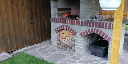 Pensionen - Restaurant - Einmal in der Woche gemeinsamer Grillabend mit unseren Gästen - Waldpension Ranner - Ferienwohnungen