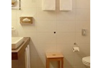 Frühstückspension: Badezimmer in allen Zimmer - Chalet-Gafri BnB - Frühstückspension mit Top-Service auch jetzt in dieser Zeit.