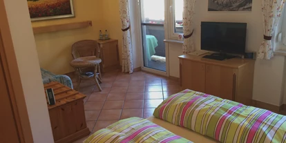 Pensionen - Parkplatz: kostenlos bei der Pension - Leogang - 2 Bettzimmer mit der Balkon und beziehungsweise Zusatzbett - Golf & Ski Chalet****