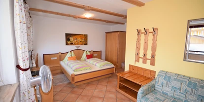 Pensionen - Parkplatz: kostenlos bei der Pension - Leogang - 2 Bettzimmer mit der Balkon und beziehungsweise Zusatzbett - Golf & Ski Chalet****