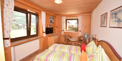 Pensionen - Parkplatz: kostenlos bei der Pension - Leogang - Familien Appartament mit zwei getrente Schlafzimmern für 4 Personen - 1. Schlafzimmer - Golf & Ski Chalet****