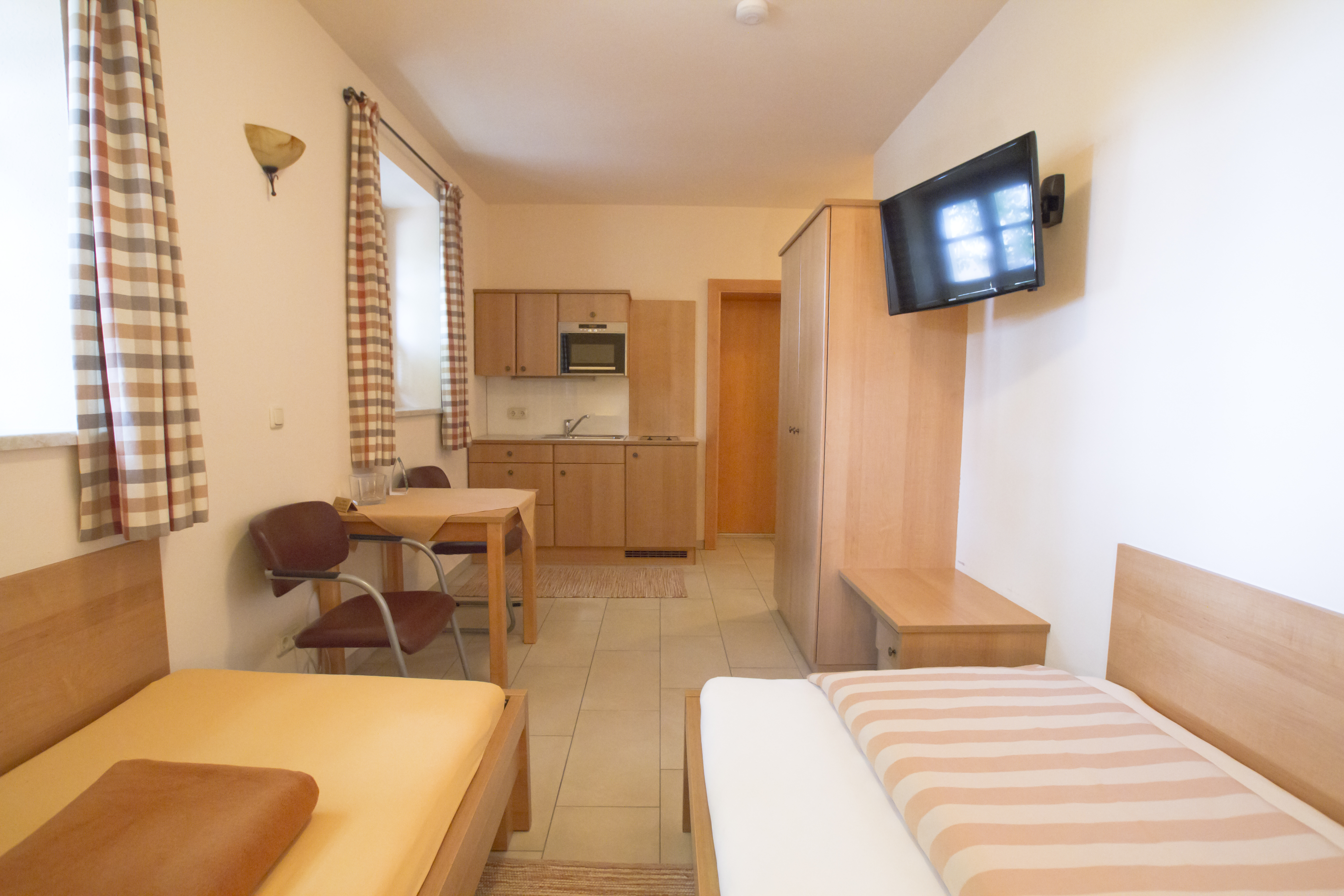 Frühstückspension: Zweibettzimmer - Bauernhofpension Herzig zu Laah