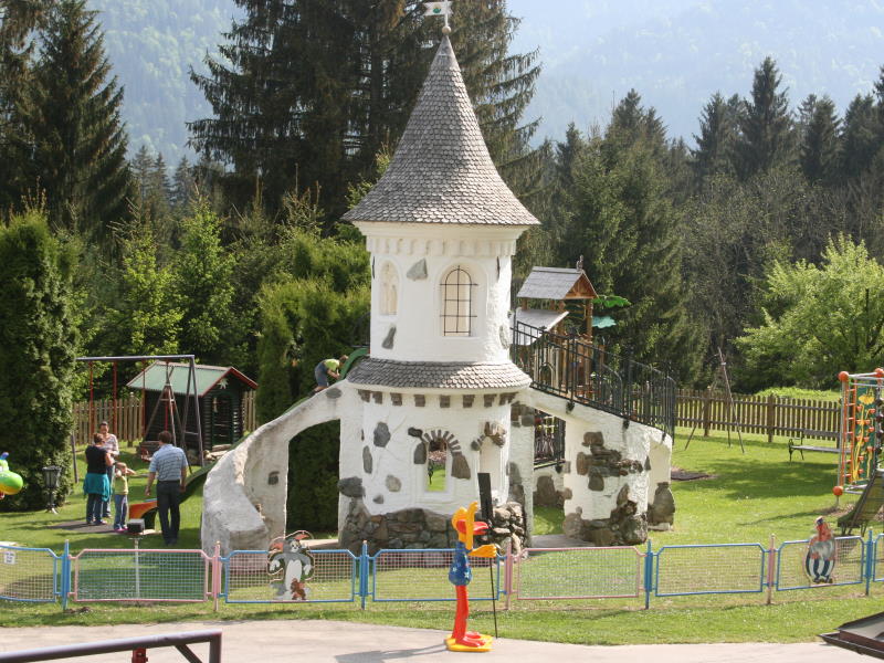 Frühstückspension: Kinderspielplatz im Freien - Hotel Glocknerhof