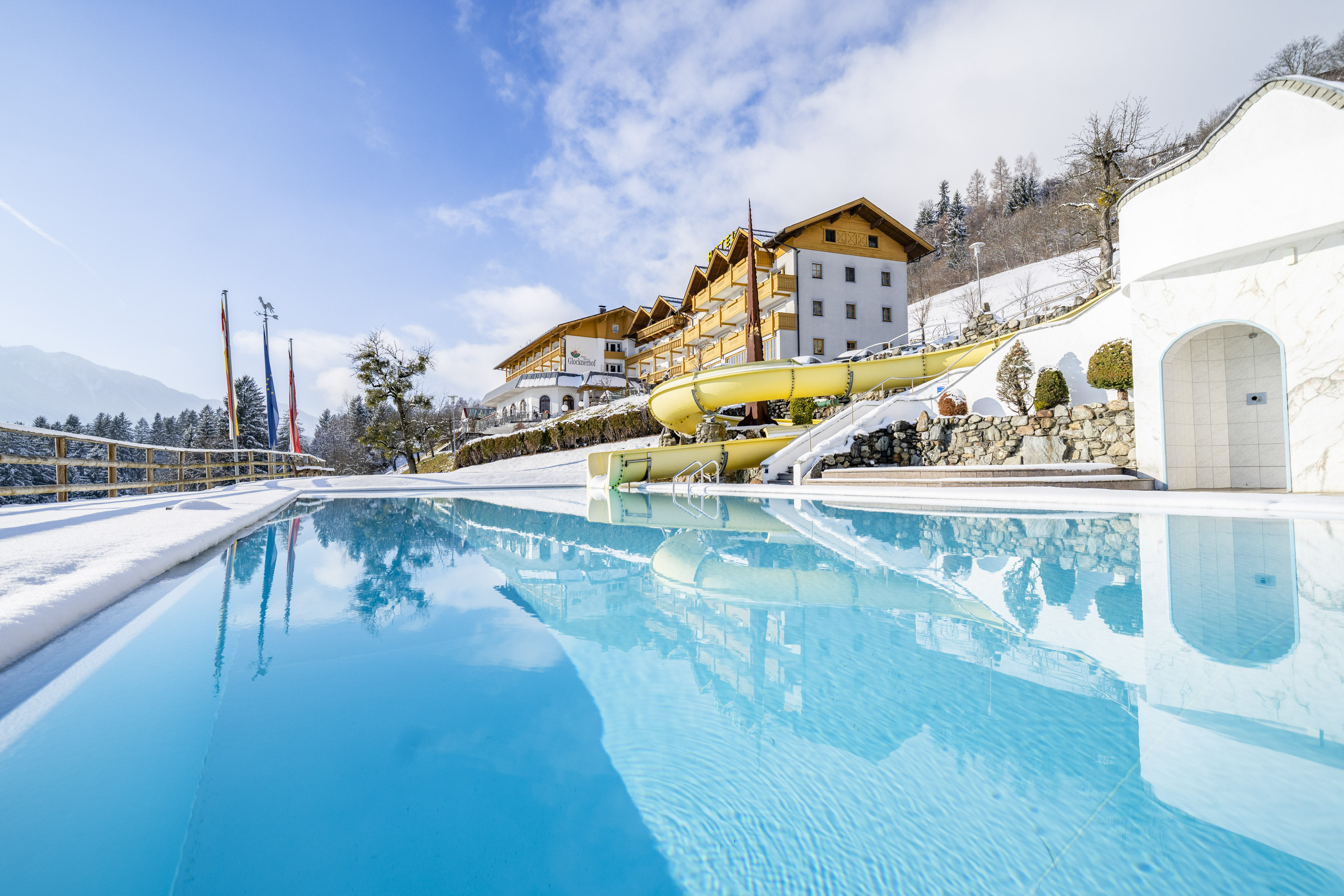 Frühstückspension: Außenpool im Winter - nicht beheizt, aber befüllt. - Hotel Glocknerhof