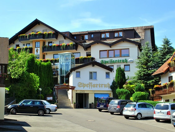 Frühstückspension: Hausansicht - Landhotel Spessartruh