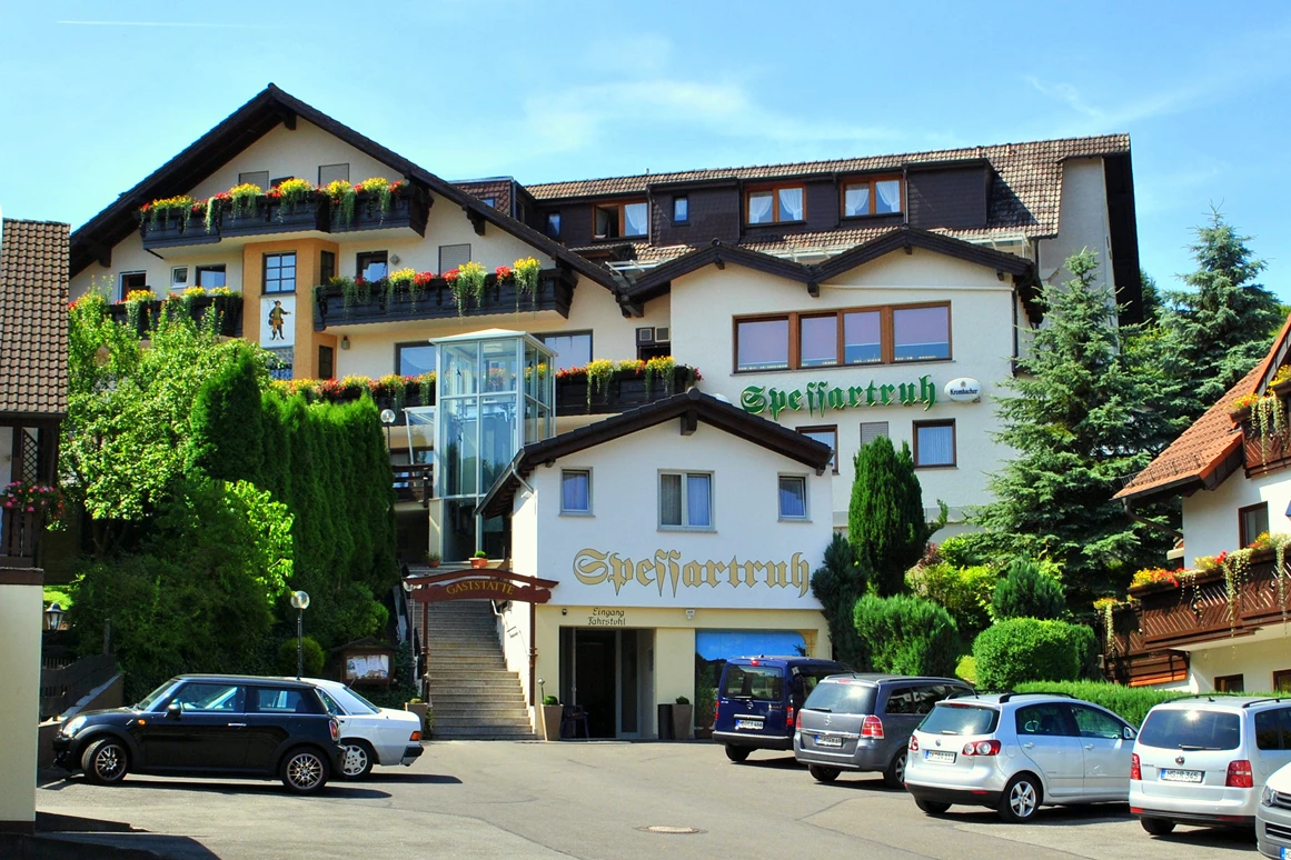 Frühstückspension: Hausansicht - Landhotel Spessartruh