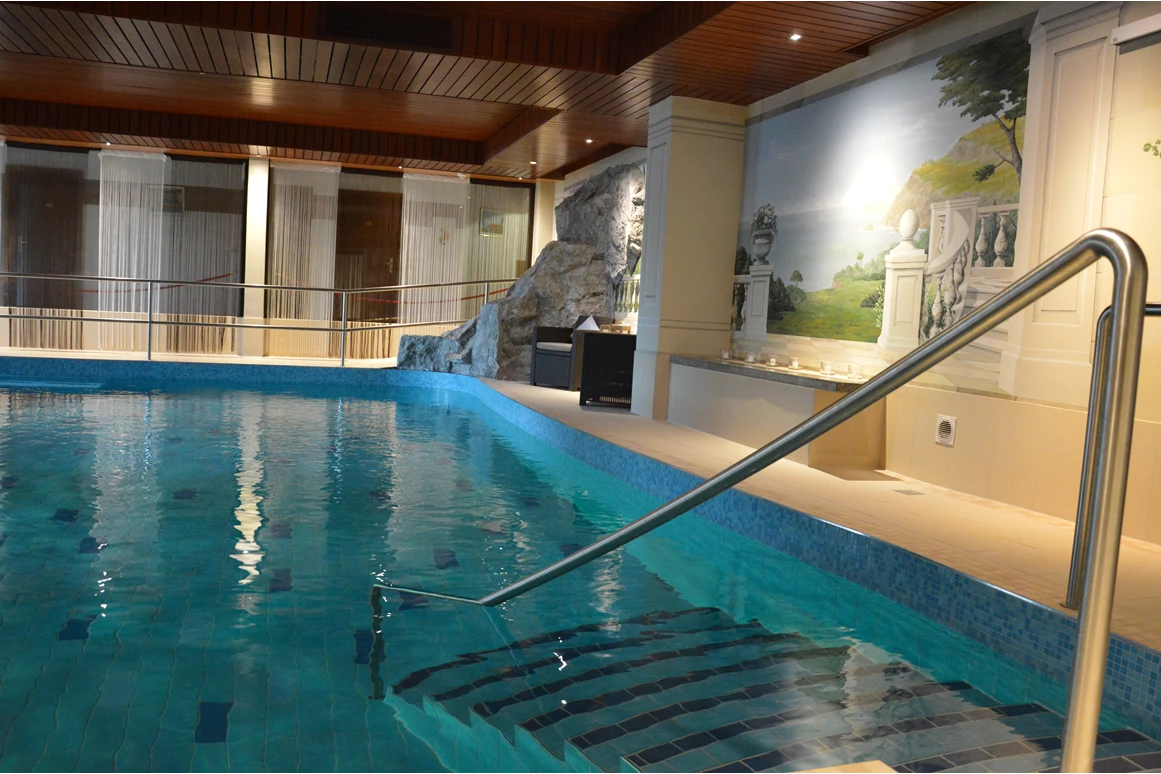 Frühstückspension: Hallenbad - Landhotel Spessartruh