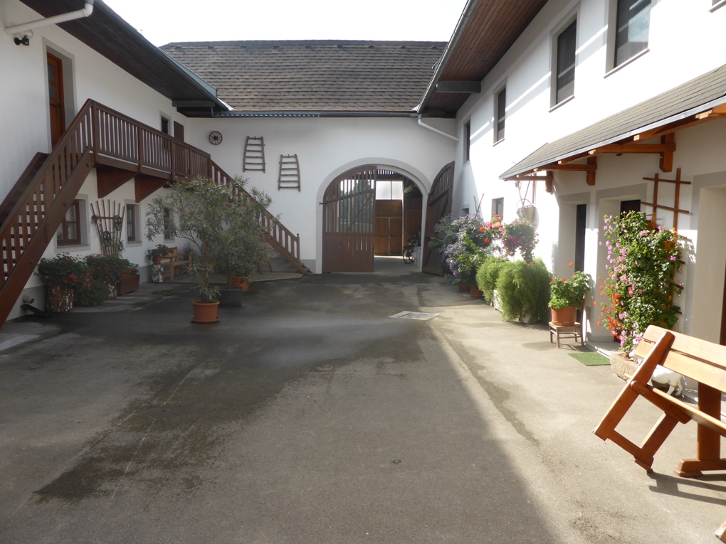 Pensionen - Eferding - Innenhof - Bauernhof Rechberger-König (Fingerneißl)