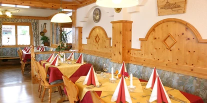 Pensionen - Parkplatz: kostenlos bei der Pension - Alpbach - Aufenthaltsraum - Pension Sonneck KG ***