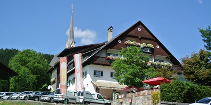 Pensionen - Restaurant - Sankt Lorenz - Außenansicht Sommer - Gasthof Pension Kirchenwirt