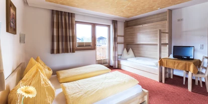 Pensionen - Parkplatz: kostenlos bei der Pension - Alpbach - Urlaub mit Kindern od. auch mit Freunden
Gemütliches,lichtdurchflutetes Familienzimmer   - NATURPENSION Mühlhof