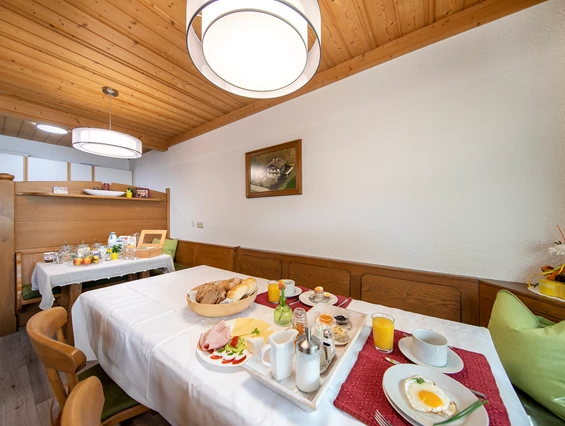Frühstückspension: Sehr gutes erweitertes Frühstück  -  Brötchenservice fürs Appartement, Frühstück auf Anfrage möglich. - Haus Scharler