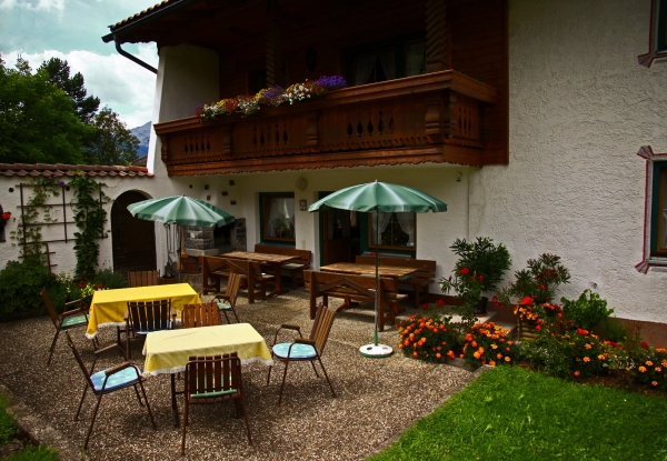 Pensionen - Balkon - Zugspitze - Garten mit Terasse - Haus Bleispitze