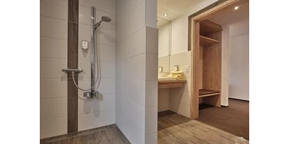 Pensionen - Oberwolfach - Badezimmer vom Zimmer im Sonnenflügel - Landgasthof Adler-Pelzmühle