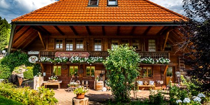 Pensionen - Deutschland - Unser 300 Jahre altes, sanft renoviertes Schwarzwaldhaus begrüßt Sie zu Ihrem erholsamen Urlaub - Gästehaus Holzer Kreuz