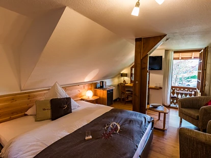 Pensionen - Art der Pension: Ferienwohnung - Titisee-Neustadt - Doppelzimmer Margerite
mit Balkon, Minikühlschrank, Wasserkocher und Geschirr ab 44,00 € pro Person/Tag inkl. Frühstück - Gästehaus HolzerKreuz