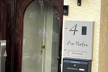 Frühstückspension: Schlüsseltresor zur kontaktlosen Schlüsselübergabe - Gästehaus AM HAFEN