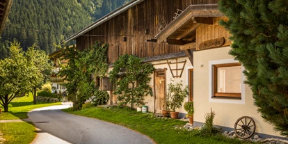 Pensionen - Parkplatz: kostenlos bei der Pension - Alpbach - Einfahrt - Obertrattenbachhof