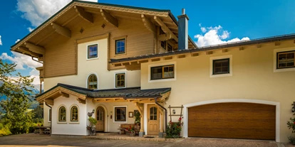 Pensionen - Parkplatz: kostenlos bei der Pension - Alpbach - Eingang Haus - Obertrattenbachhof
