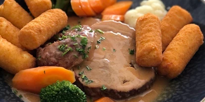 Pensionen - Gomadingen - gemischter Braten mit Kroketten und Gemüse - Gasthaus Hirsch