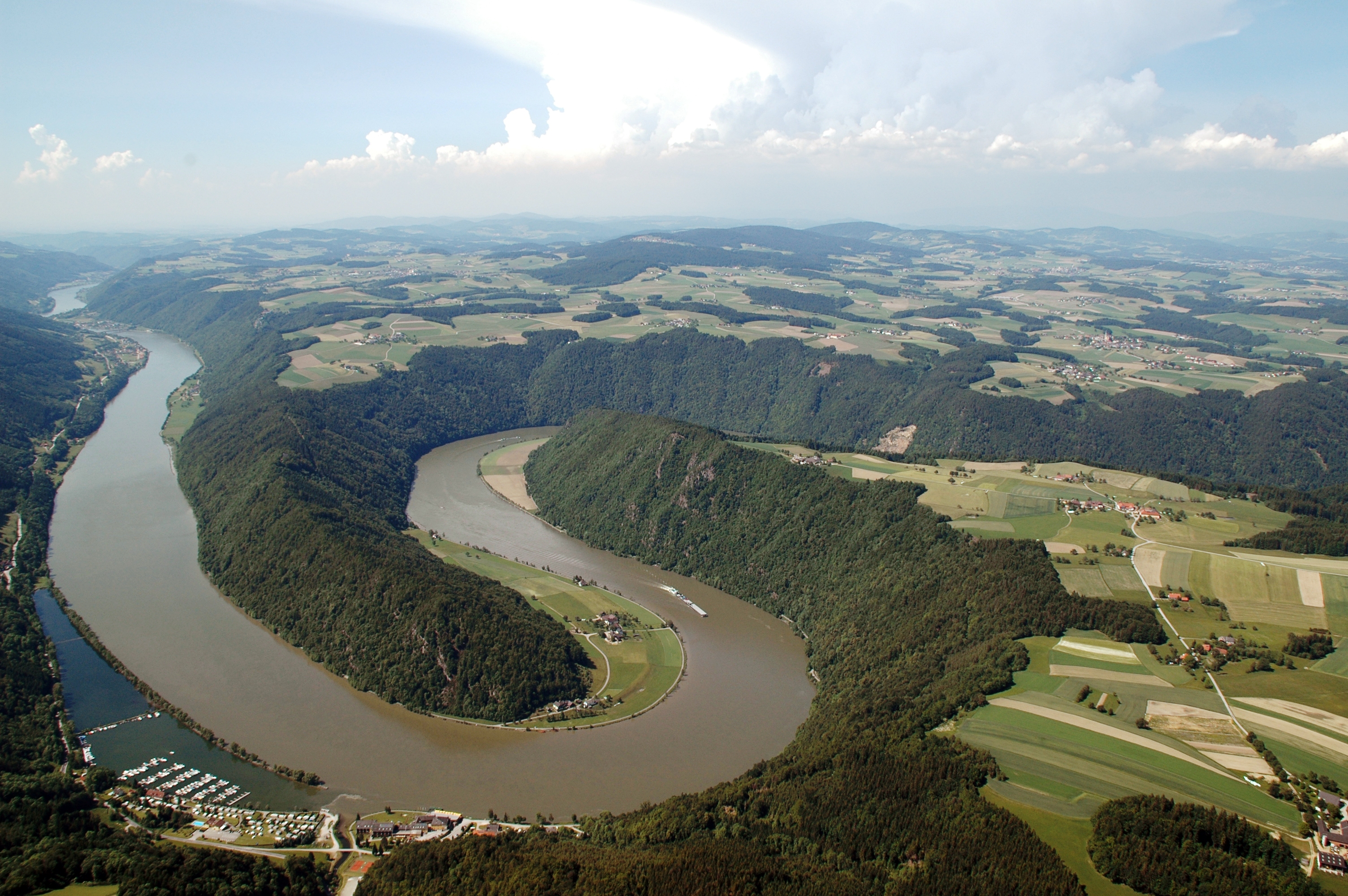 Donautraum-Blick  Bio -  Eselgut Ausflugsziele Labyrinthe, Forellenzirkus, Burgen & Schlösser