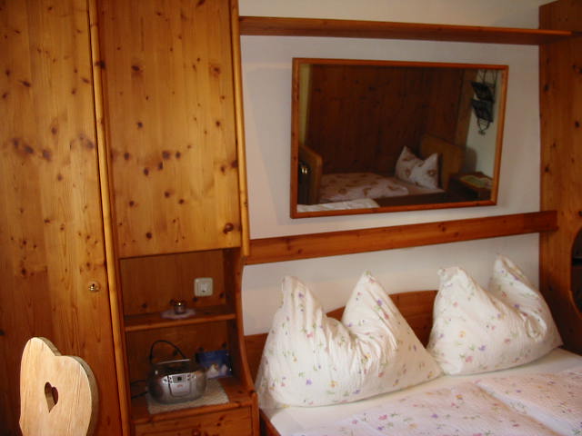 Frühstückspension:  Familien - Nest    Dreibettzimmer mit Miniküche, Kinderbett möglich - Donautraum-Blick  Bio -  Eselgut