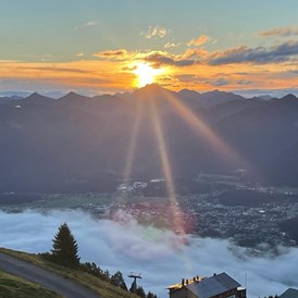 Frühstückspension: Sonnenaufgang Bergwelt Hahnenkamm - KOMFORT-FEWO BERGWELT HAHNENKAMM   - Lechtal - So/Wi