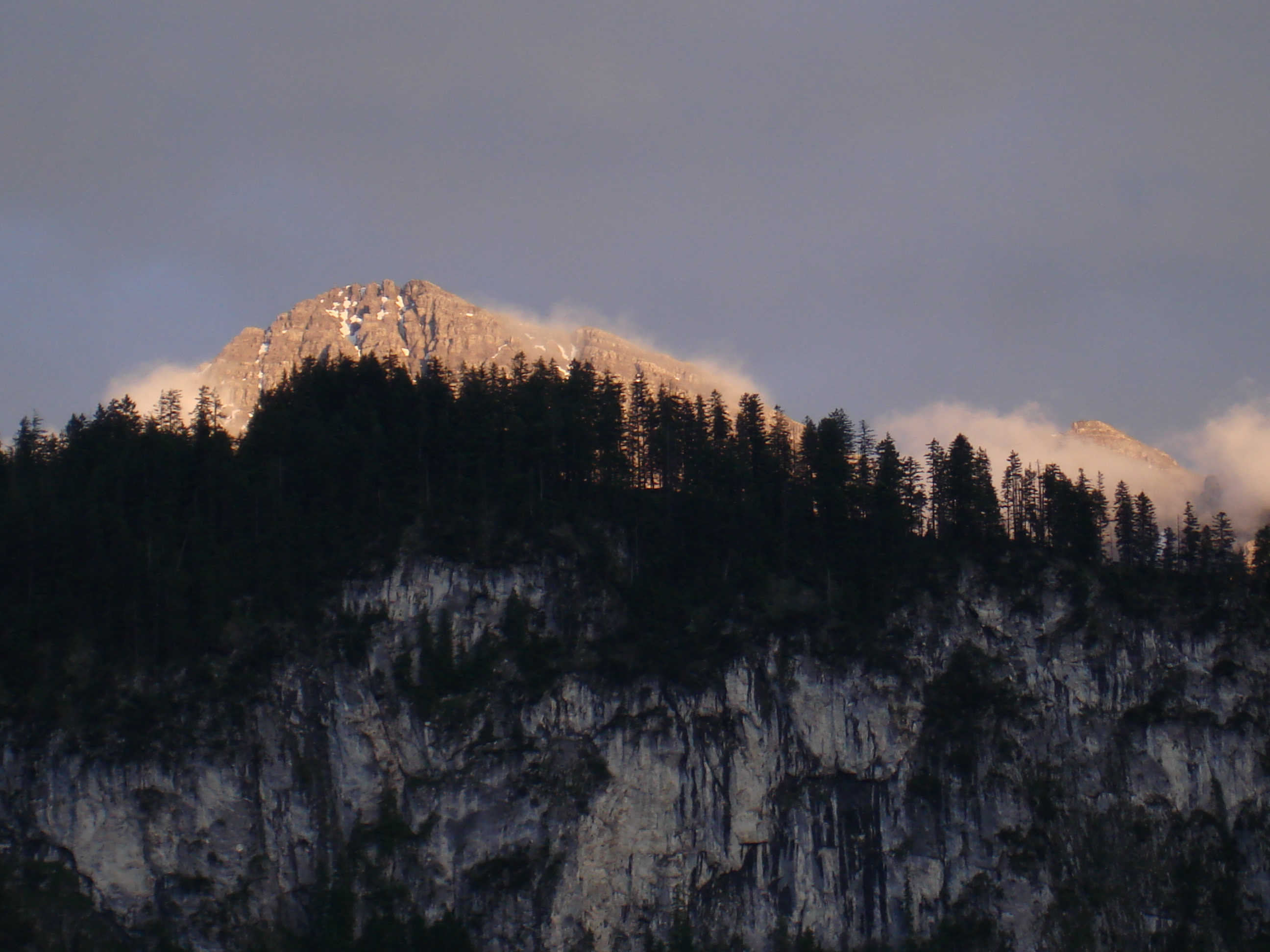 Frühstückspension: Ausblick Fewo zum Thaneller - KOMFORT-FEWO BERGWELT HAHNENKAMM   - Lechtal - So/Wi