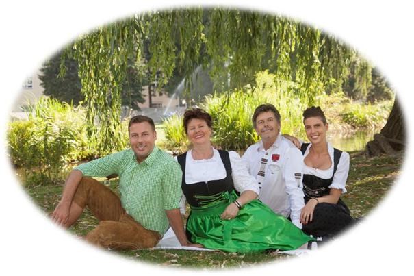 KOMFORT-FEWO BERGWELT HAHNENKAMM   - Lechtal - So/Wi Unsere Mitarbeiter wir begrüssen unsere Gäste im "HAUS DREER"