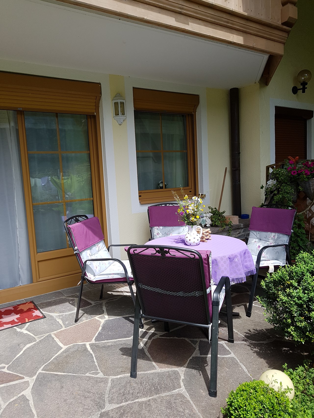 KOMFORT-FEWO BERGWELT HAHNENKAMM   - Lechtal - So/Wi Zimmerkategorien Terrasse