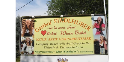 Pensionen - Steinbach an der Steyr - meine Münchner Oktoberfestbilder als "Wiensbabsi" auf unserer Werbetafel im Eingangsbereich am Parkplatz - AKTIVPARK Hotel Pension Stadlhuber
