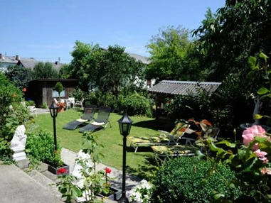 Frühstückspension: Gartenbild - Haus Stuttgart