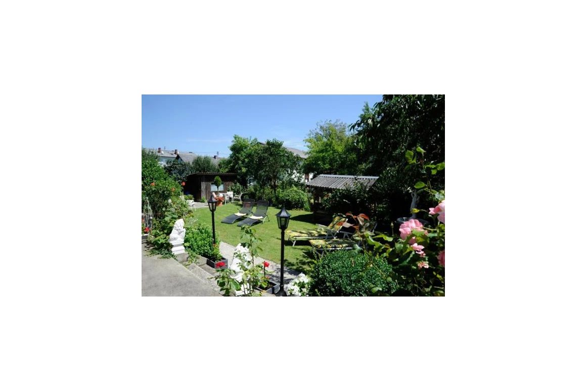 Frühstückspension: Gartenbild - Haus Stuttgart