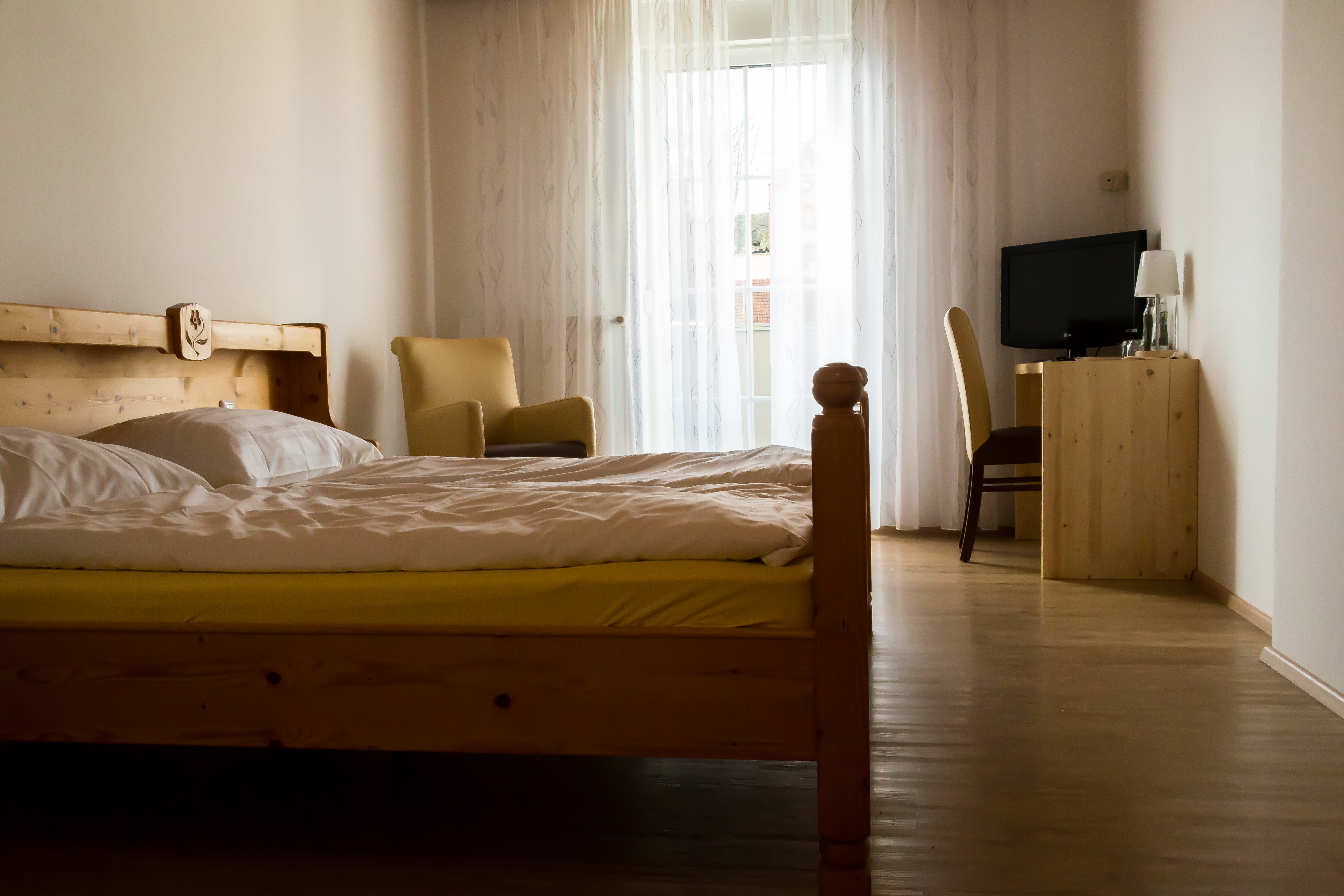 Pensionen - Eferding - Doppelzimmer mit Balkon - Hotel & Vinothek Schwarzer Adler Ottensheim