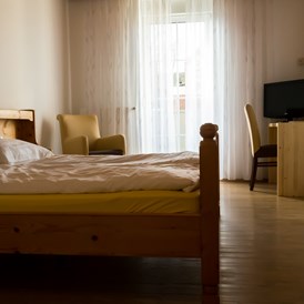 Frühstückspension: Doppelzimmer mit Balkon - Hotel & Vinothek Schwarzer Adler Ottensheim