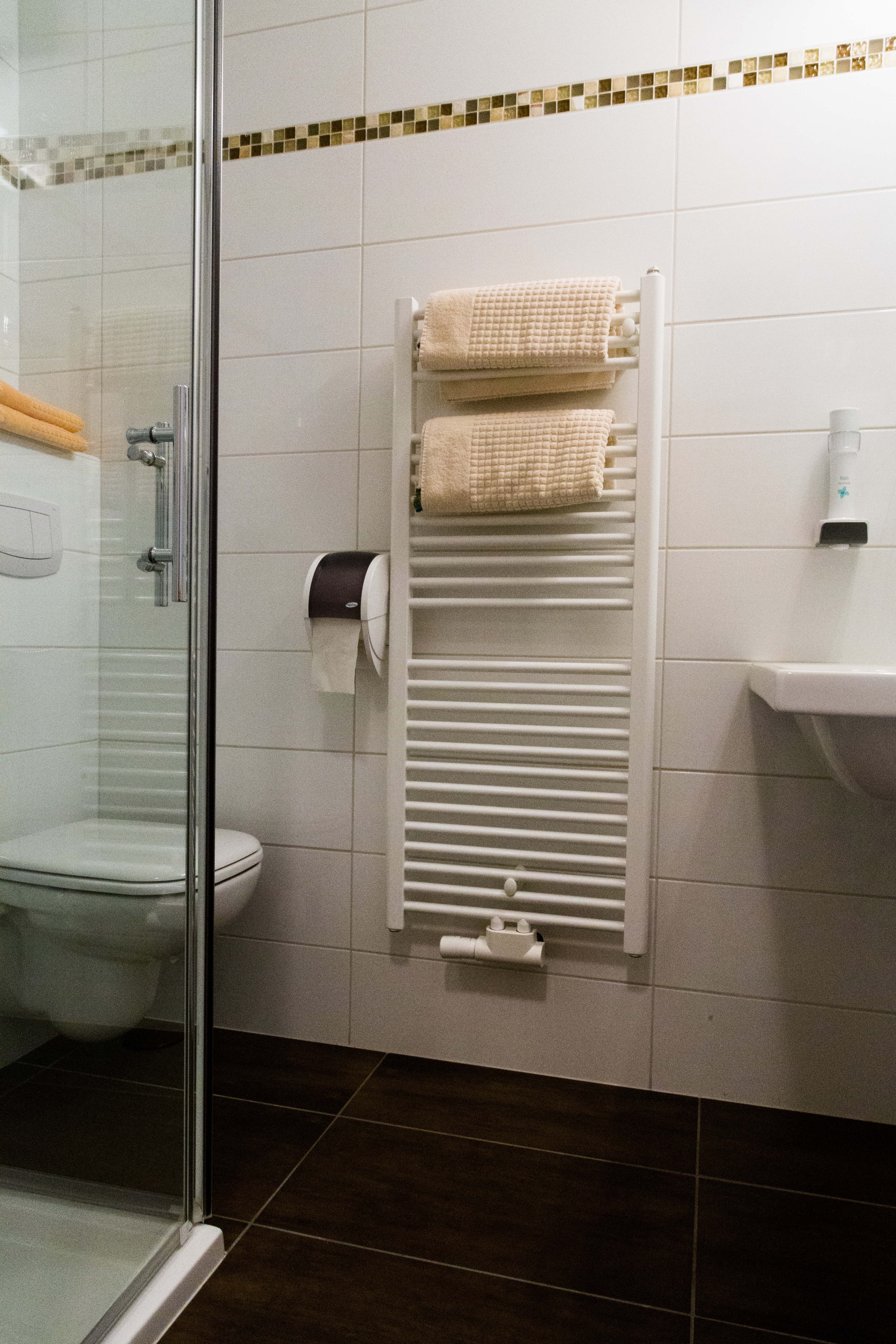 Pensionen - Eferding - Bad - Hotel & Vinothek Schwarzer Adler Ottensheim