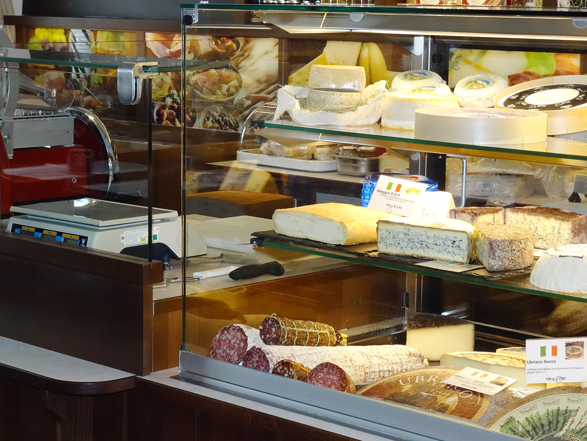 Frühstückspension: Käsetheke - Hotel & Vinothek Schwarzer Adler Ottensheim