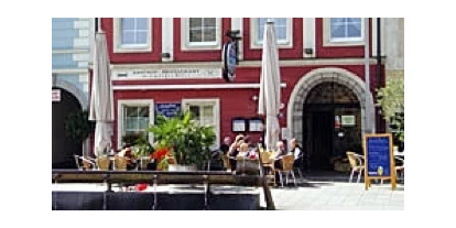 Pensionen - Ennsdorf - Gastgarten - Hotel & Vinothek Schwarzer Adler Ottensheim