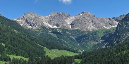 Pensionen - Parkplatz: kostenlos bei der Pension - St. Anton am Arlberg - Grandiose Bergpanorama-Sicht von unserem Sonnenhof aus ! - Gästehaus Sonnenhof