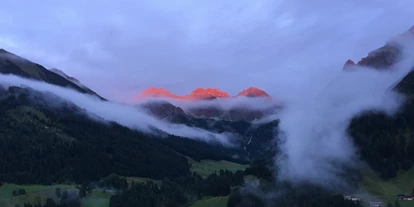 Pensionen - Parkplatz: kostenlos bei der Pension - St. Anton am Arlberg - Alpenglühen ! - Gästehaus Sonnenhof