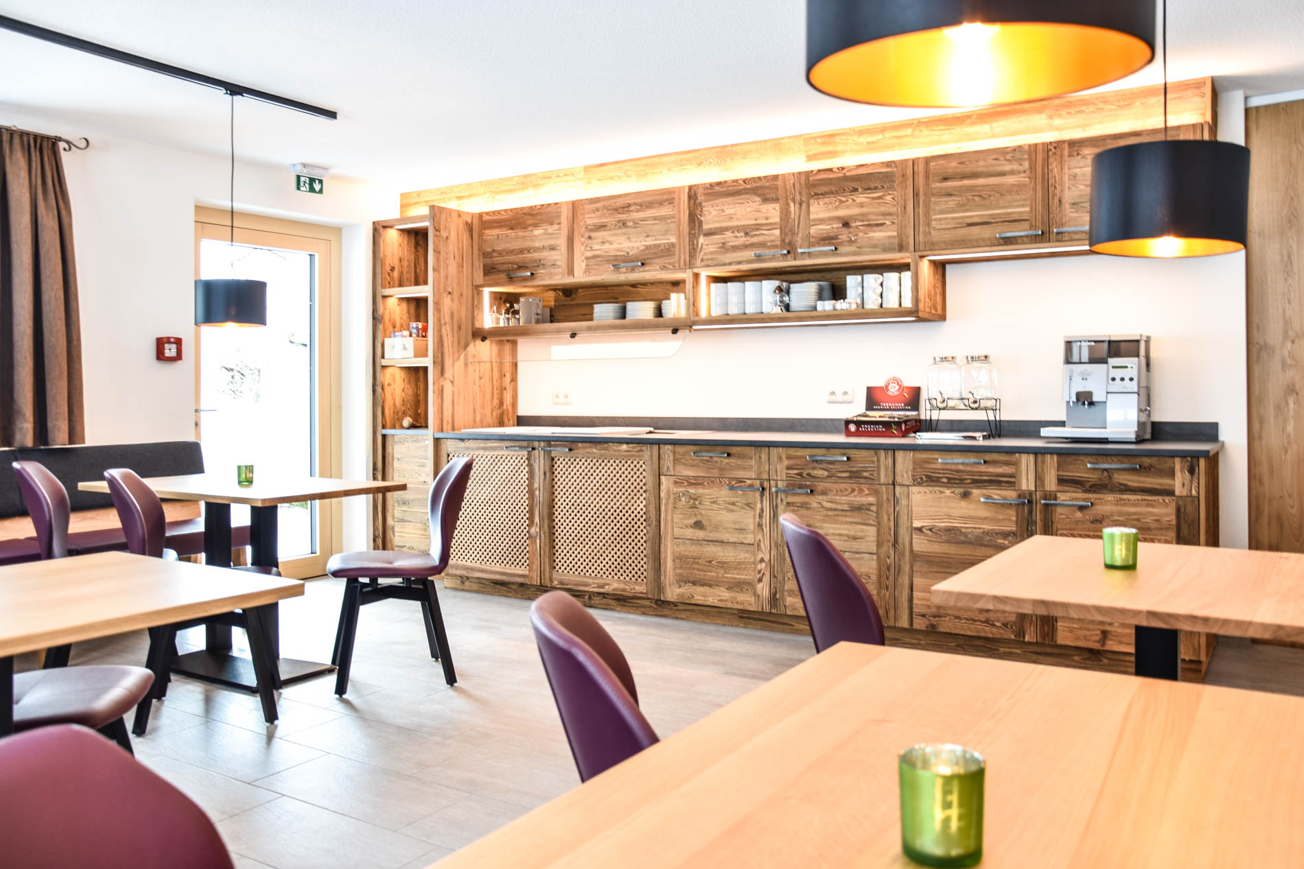 Frühstückspension: Frühstücksraum mit Buffet - Lisas