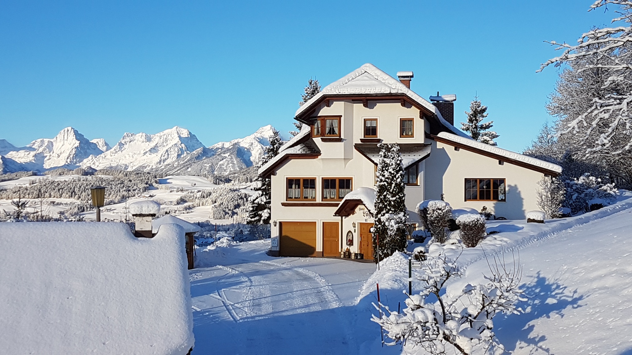 Frühstückspension: Haus Löger Apartments - Traumaussicht auf die Bergwelt der Urlaubsregion Pyhrn Priel
Gratis Parkplätze beim Haus Löger - Haus Löger Apartments Pyhrn Priel