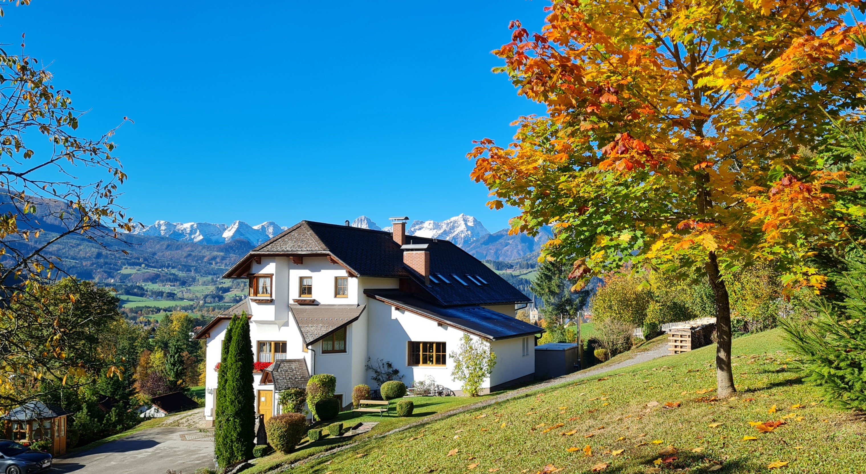 Pensionen - Aigen im Ennstal - Haus Löger Apartments mit traumhafter Aussicht auf die Berge von Pyhrn Priel in Oberösterreich - Haus Löger Apartments Pyhrn Priel